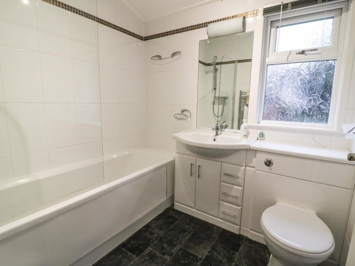 3 The Fairway Villa Cottingham  Exteriör bild